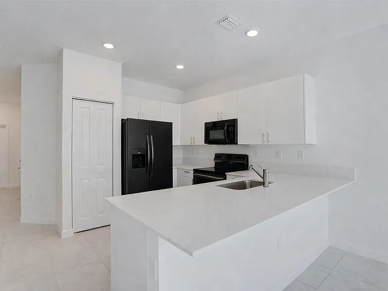 2340448 SW 13178th — Photo 3