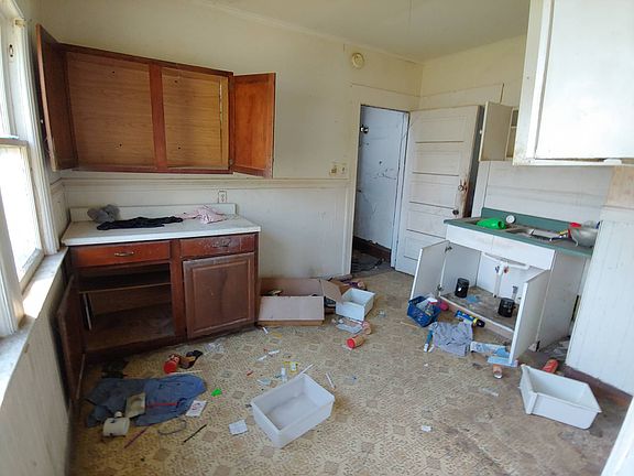 4th image of 123-25 Warner Ave