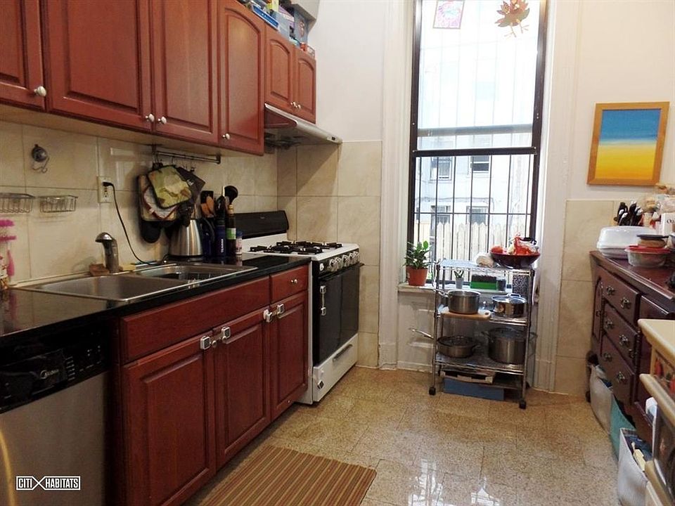 2nd image of 217 W 71st St APT 2R