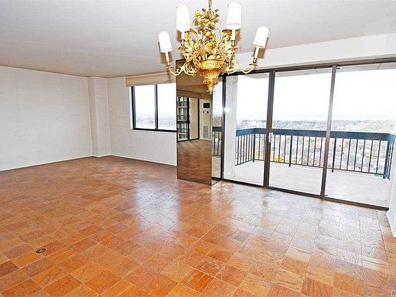4th image of 26910 Grand Central Pkwy APT 16O