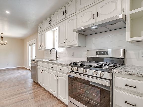 3rd image of 309 Sundown Ct