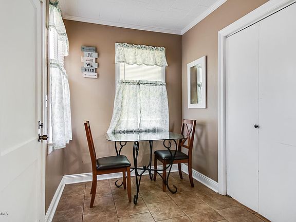 4th image of 2035 Anna Lee St