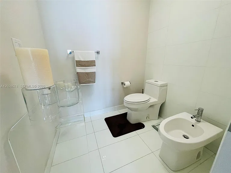 2020 N Bayshore Dr #2008 — Photo 22