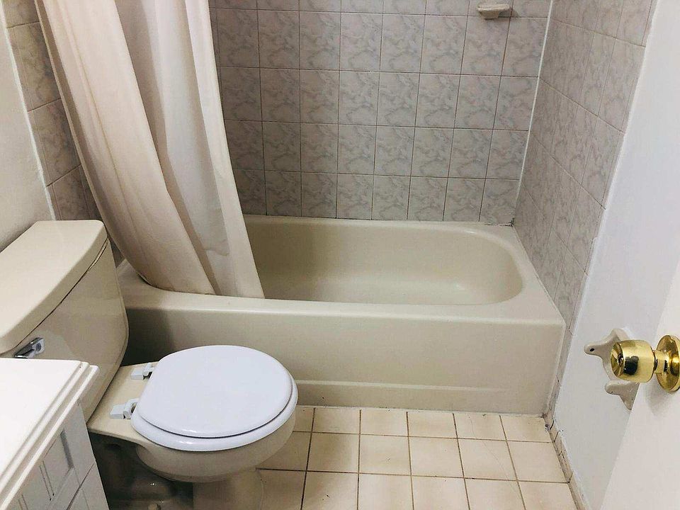 1st image of 8023 Lake Dr APT 202