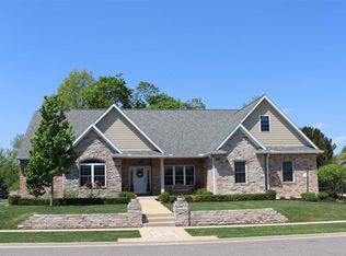 2 Streamwood Ct, Washington, IL 61571