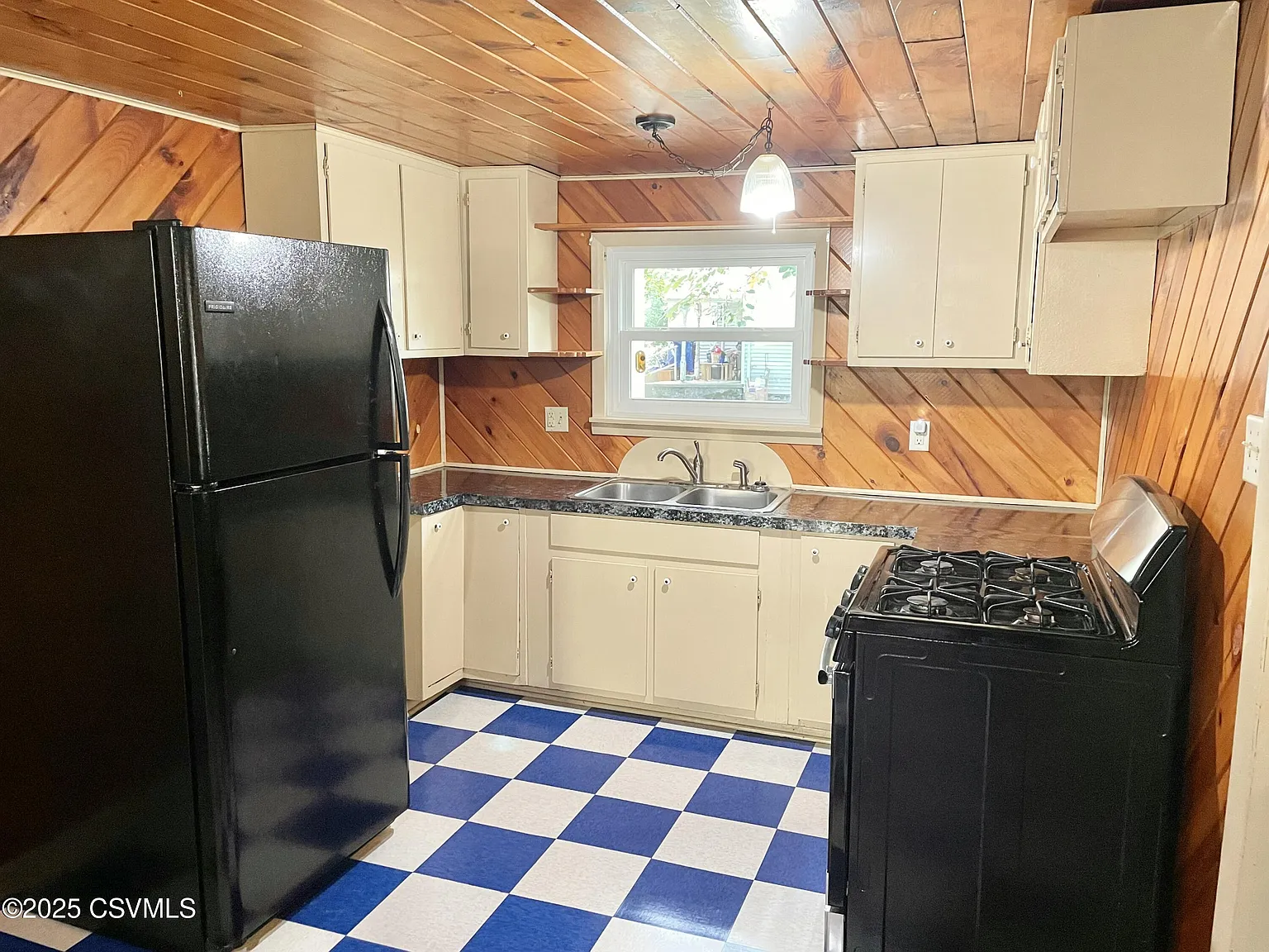 2 bed, 1400 sqft, $975 — Photo 2