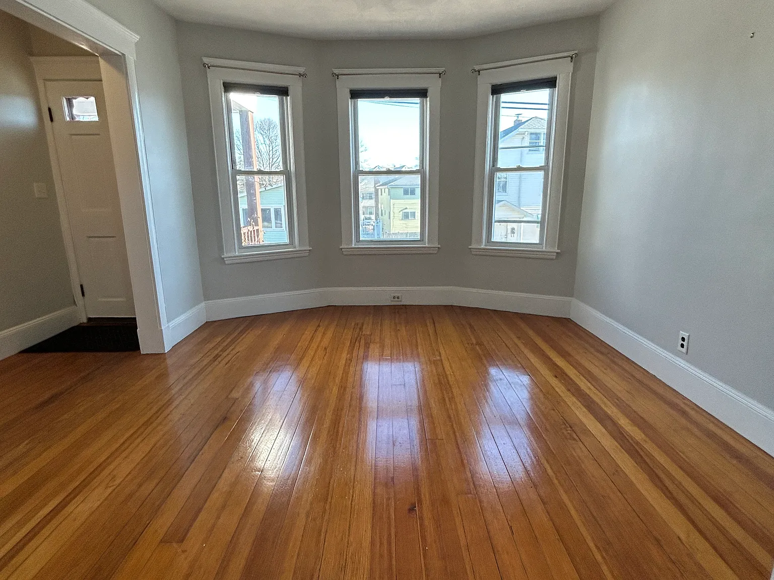 3 bed, 1260 sqft, $3,250 — Photo 2