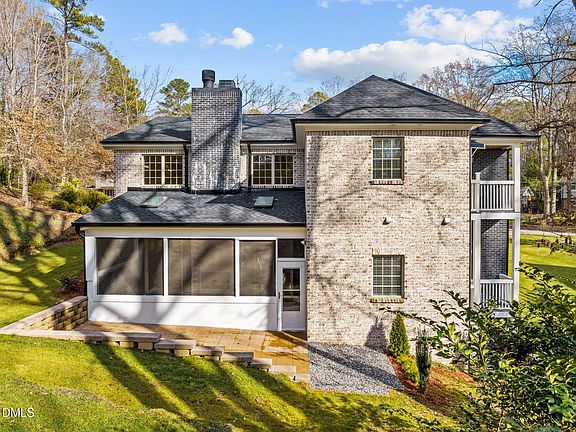 3rd image of 5019 Hollyridge Dr