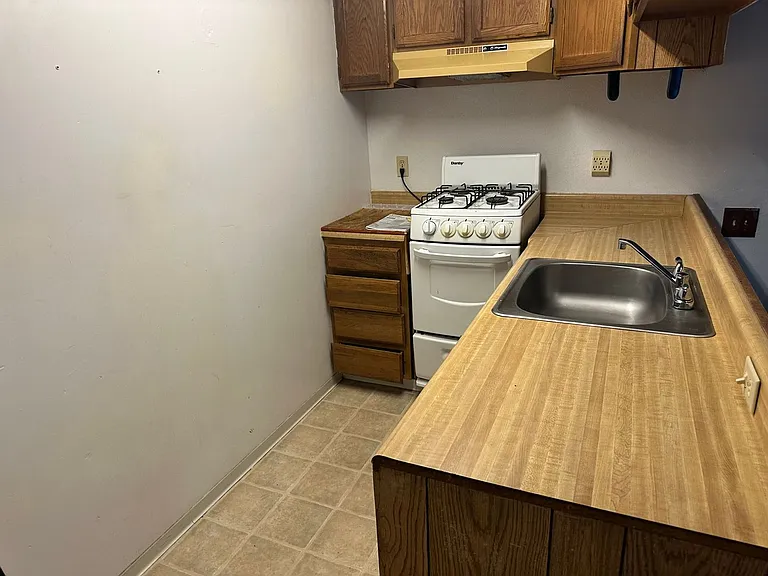 1316 Summers Ln — Photo 5
