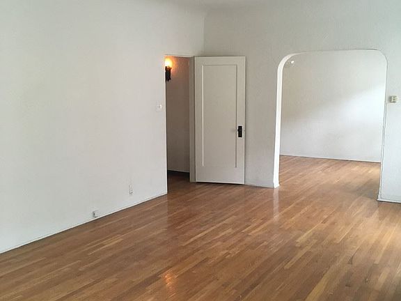 2nd image of 530 N Genesee Ave