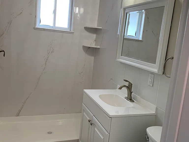 1810 Santiago Ave #1810 — Photo 4