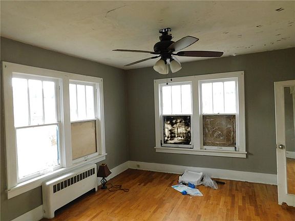 4th image of 601 W Wall St