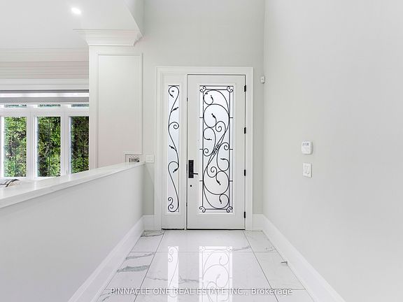 3rd image of 832 Sheppard Ave
