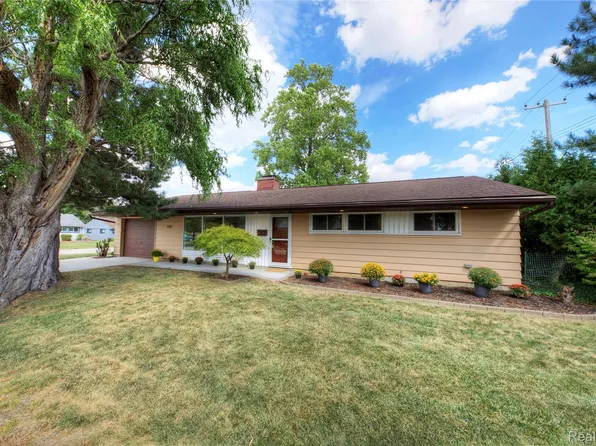 150 Brandt St, Garden City, MI 48135