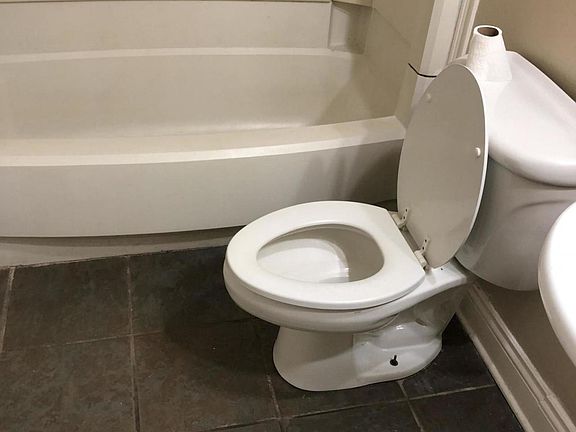 5th image of 220 Village Ln