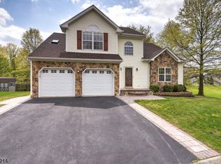 6 Reinhart Way, Bridgewater, NJ 08807