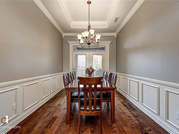 5th image of 3600 SW Riverwood Pl