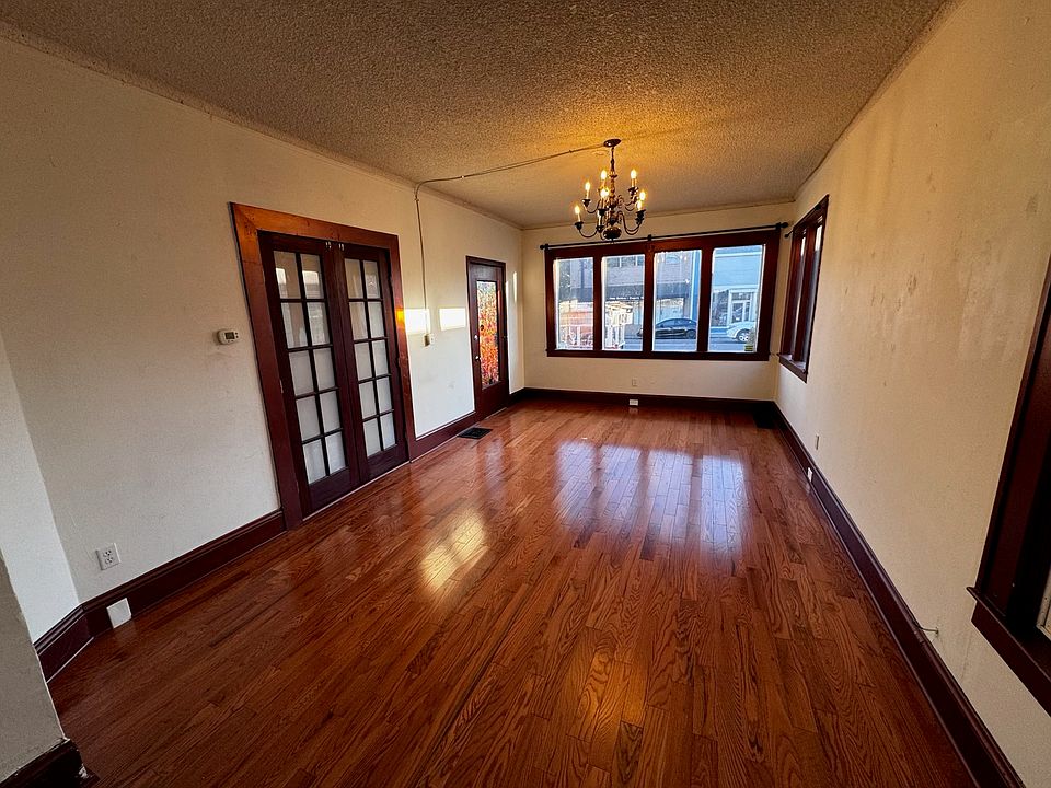 1st image of 3135 SE Hawthorne Blvd #A