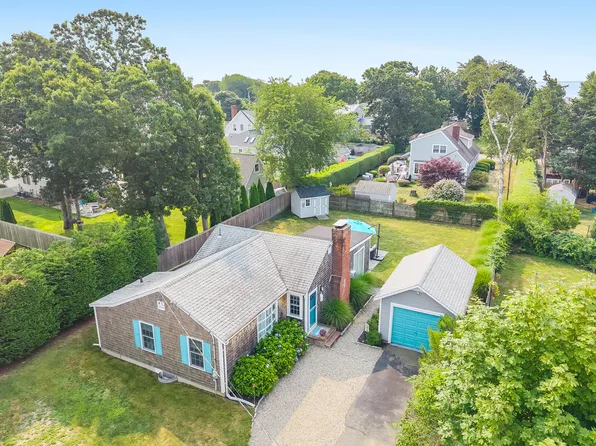 9 Ginwal Street, Falmouth, MA 02540