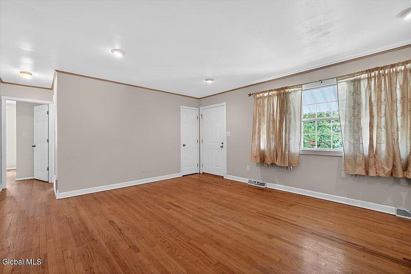 2nd image of 114 Hathorn Boulevard
