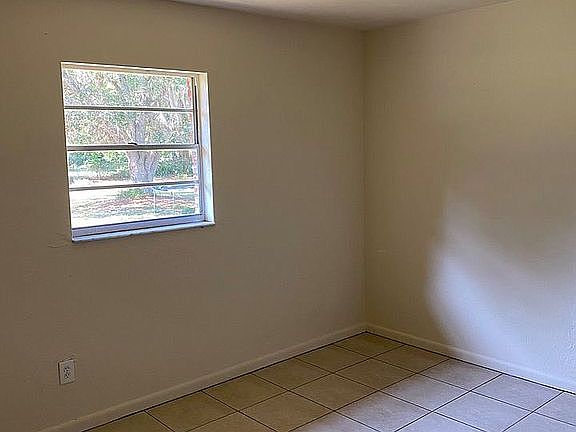 4th image of 1713 SE Cherry Dr
