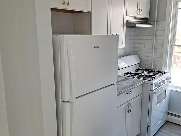 4th image of 60 Richmond St APT 1