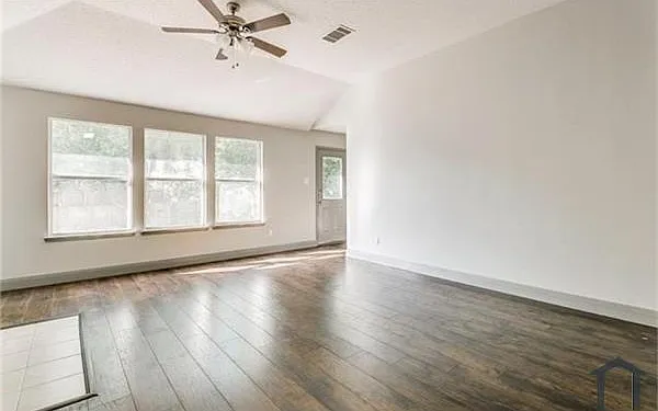 338 Dakota Dr — Photo 8