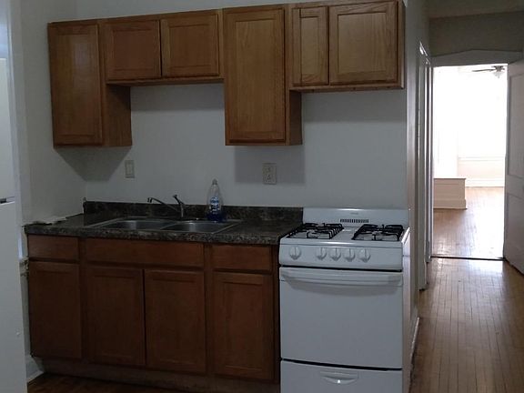 3rd image of 2942 W Belden Ave