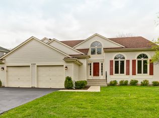 229 Southfield Dr, Vernon Hills, IL 60061