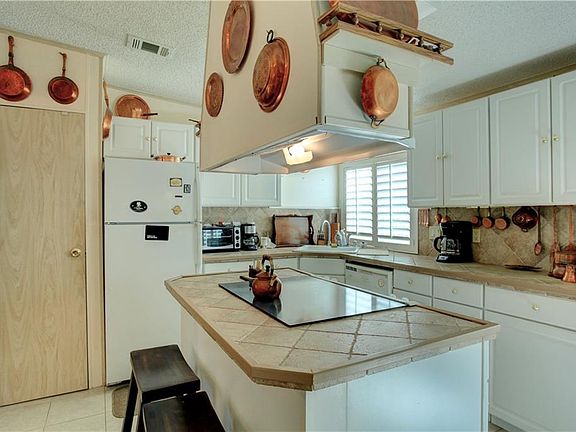 5th image of 481 Natalie Dr