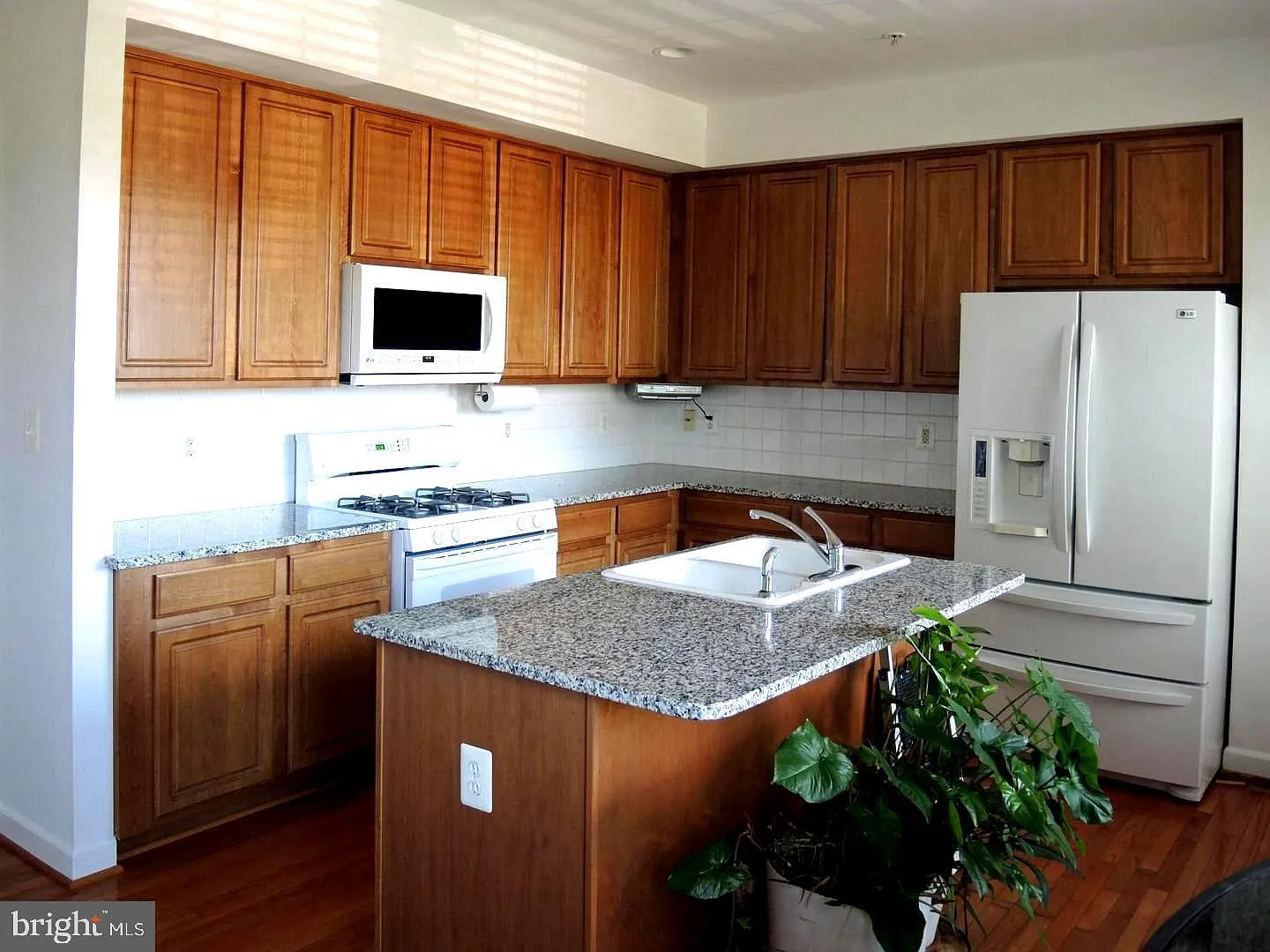 4 bed, 4.5 bath, 1888 sqft, $3,450 — Photo 1
