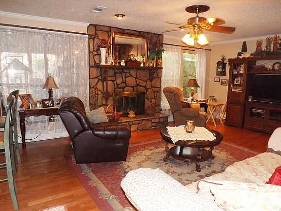 5th image of 4041 Hugo Dr