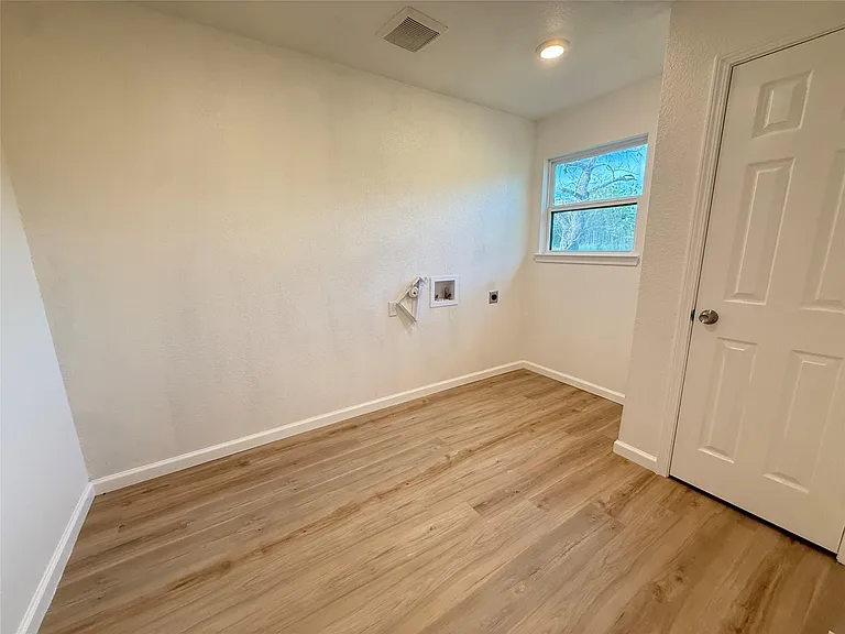 800 Old Thorndale Rd — Photo 20