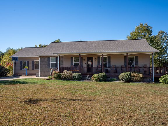 2nd image of 828 Pike Dr