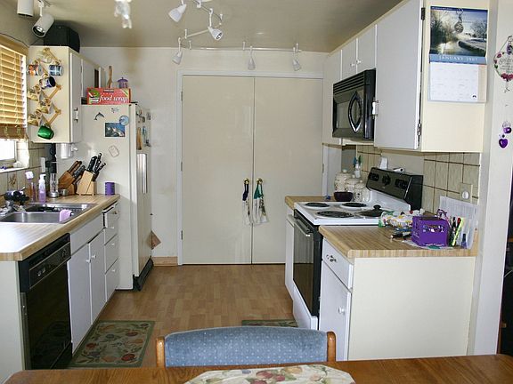 4th image of 3089 Meadowlands Ct