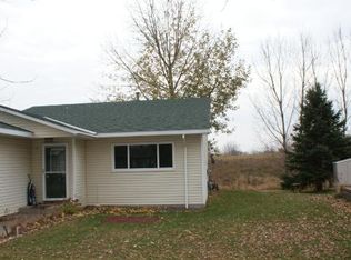1220 Carriage Hills Dr S, Cambridge, MN 55008