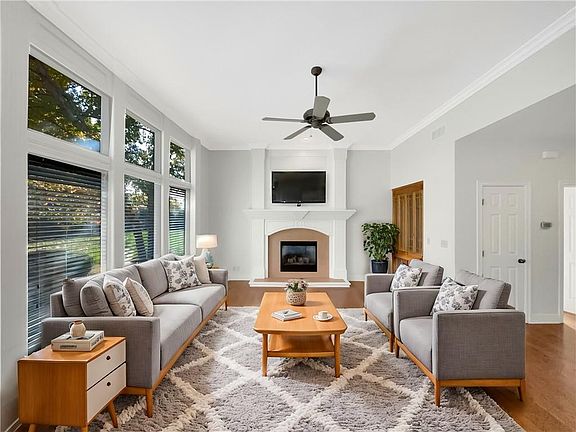 2nd image of 8114 Park Ridge Dr