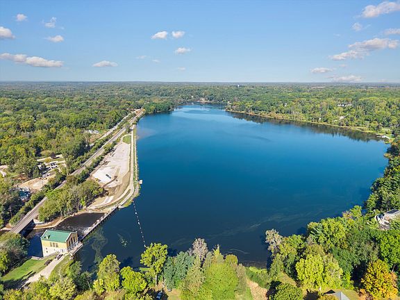 5th image of 901 Country Club Rd