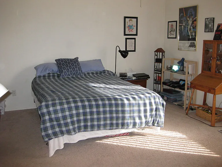King sized secondary bedroom