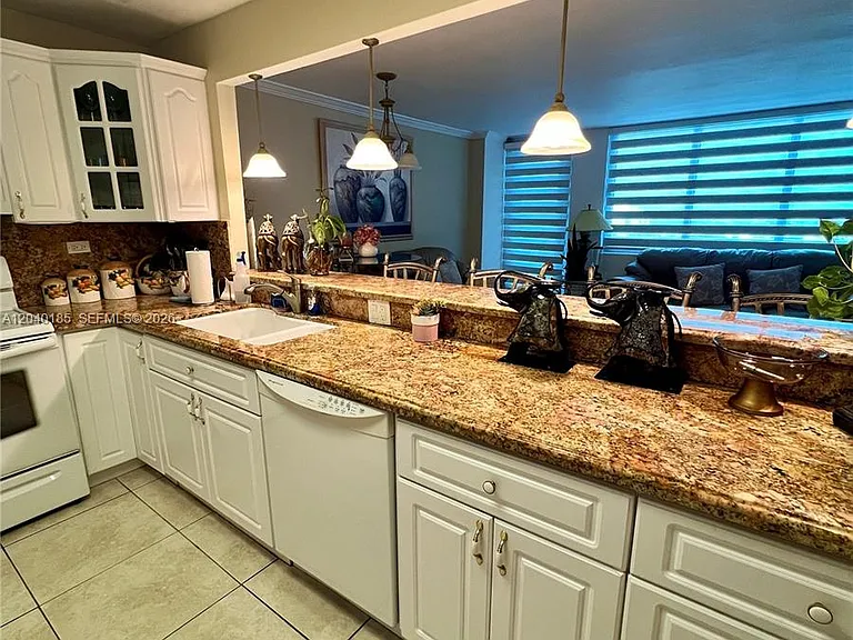 7135 Collins Ave #1523 — Photo 11