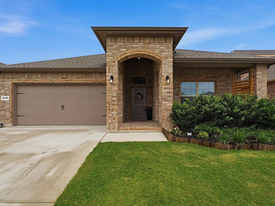 1st image of 2220 Dyre Dr