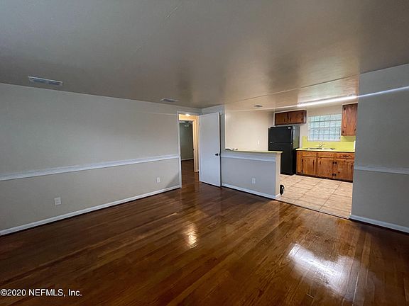3rd image of 34 E 34th St