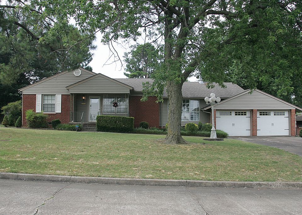 1st image of 4926 E 21st Pl