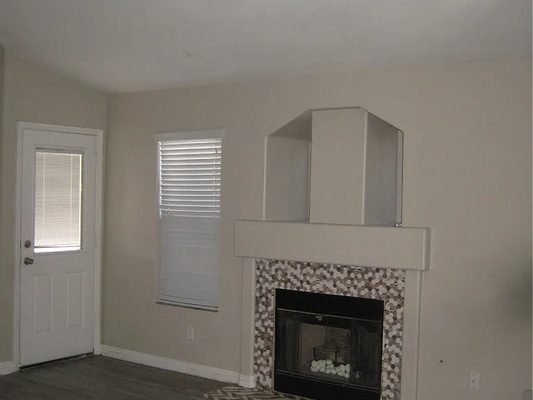 875 Hollandsworth Ave — Photo 4