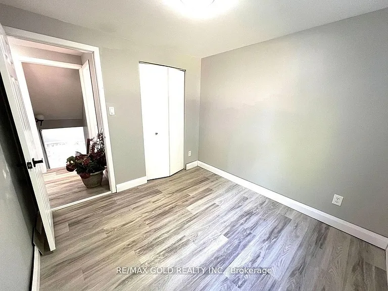 156 Mooregate Cres — Photo 38