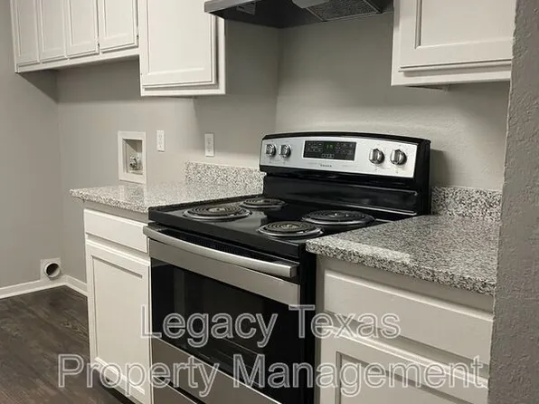 1302 Berry Dr #A, Cleburne, TX 76033