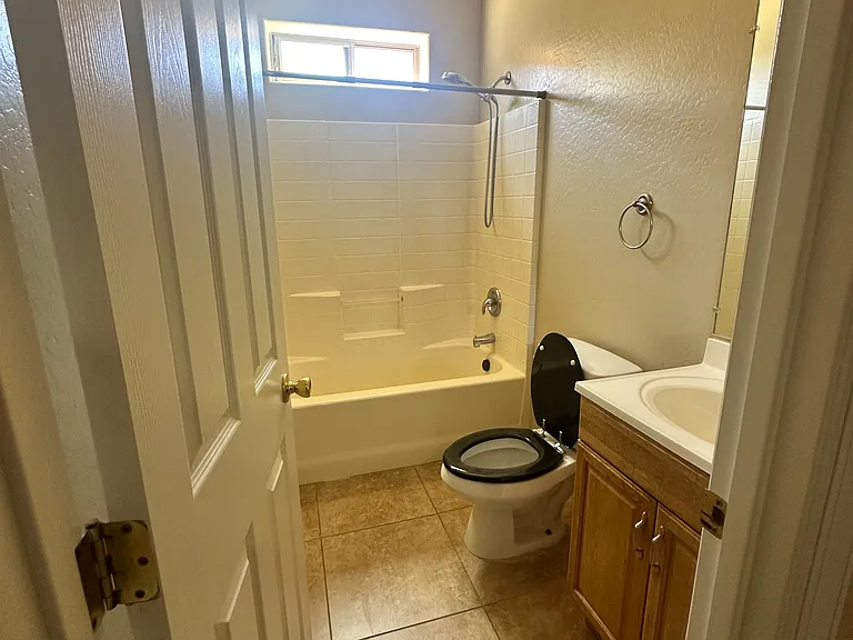 2828 E Roeser Rd — Photo 6