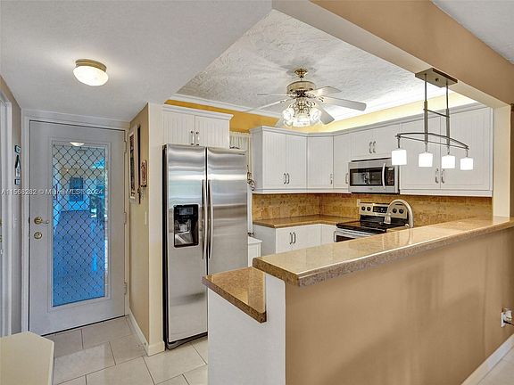 3rd image of 2831 Somerset Dr APT 304