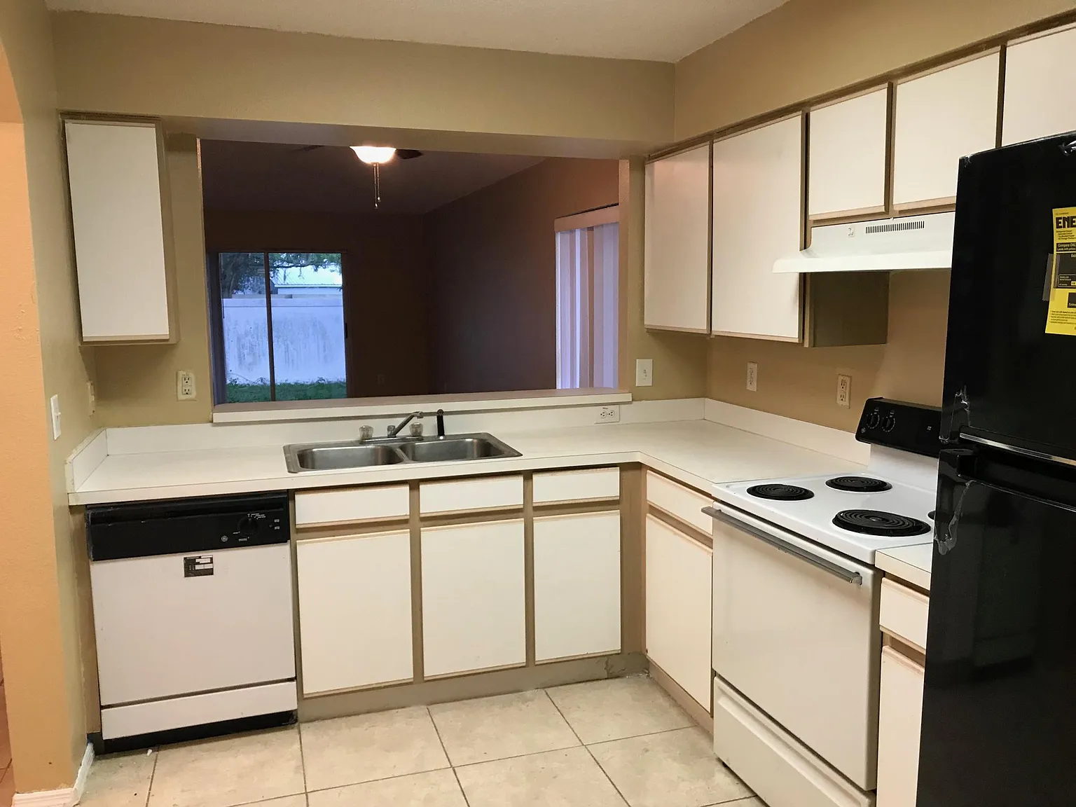 2 bed, 1093 sqft, $1,695 — Photo 2