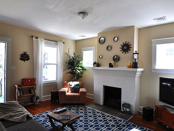 3rd image of 110 W 32nd St